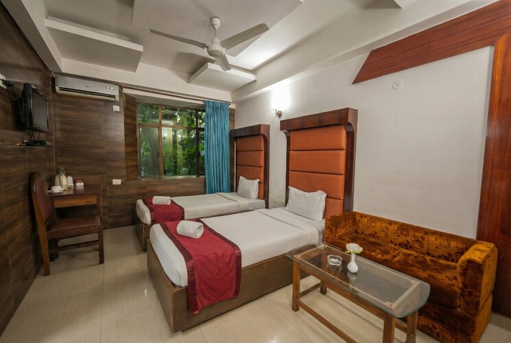 Room thumbnail 3
