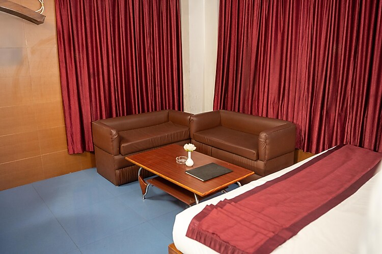 Room thumbnail 3